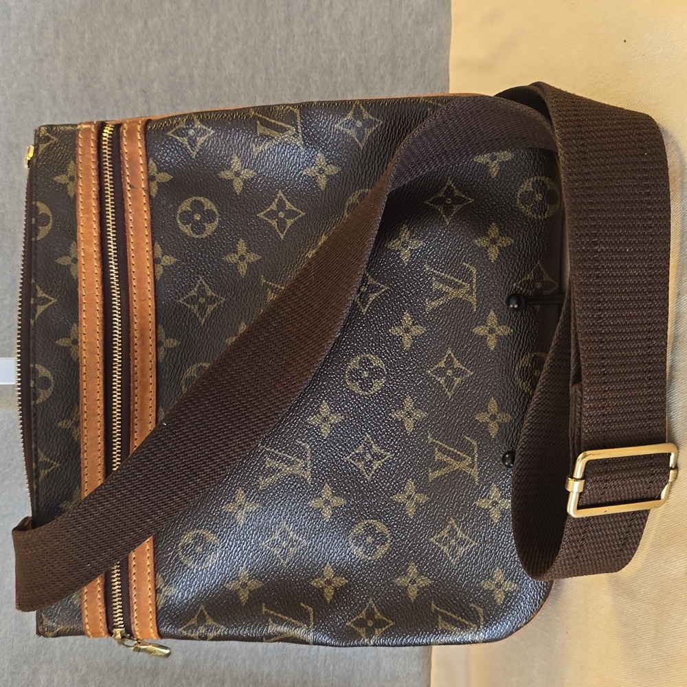 Louis Vuitton Bosphore Pochette Crossbody Bag - Picture 2 of 10